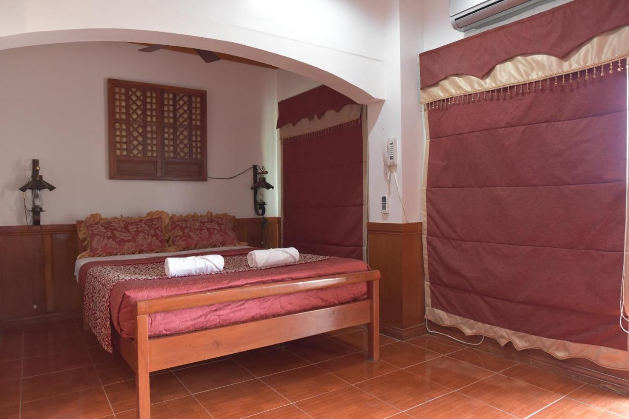 Ang Tahanan Ni Aling Meding Hotel And Restaurant San Pablo Exteriör bild